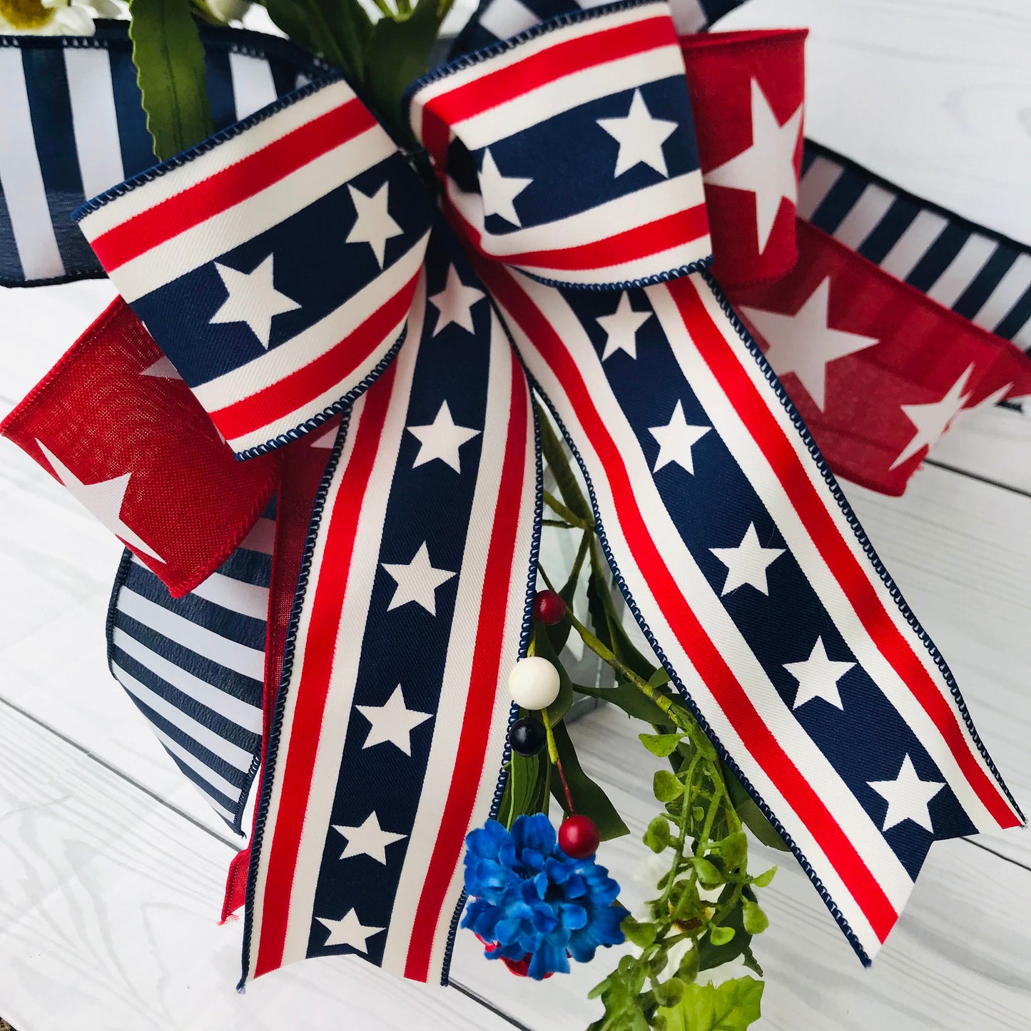 Independence Day Wreath Bow, Fourth of July Lantern Swag, Patriotic Wreaths, Red White Blue Mailbox Swag, Memorial Day, Primitive Americana