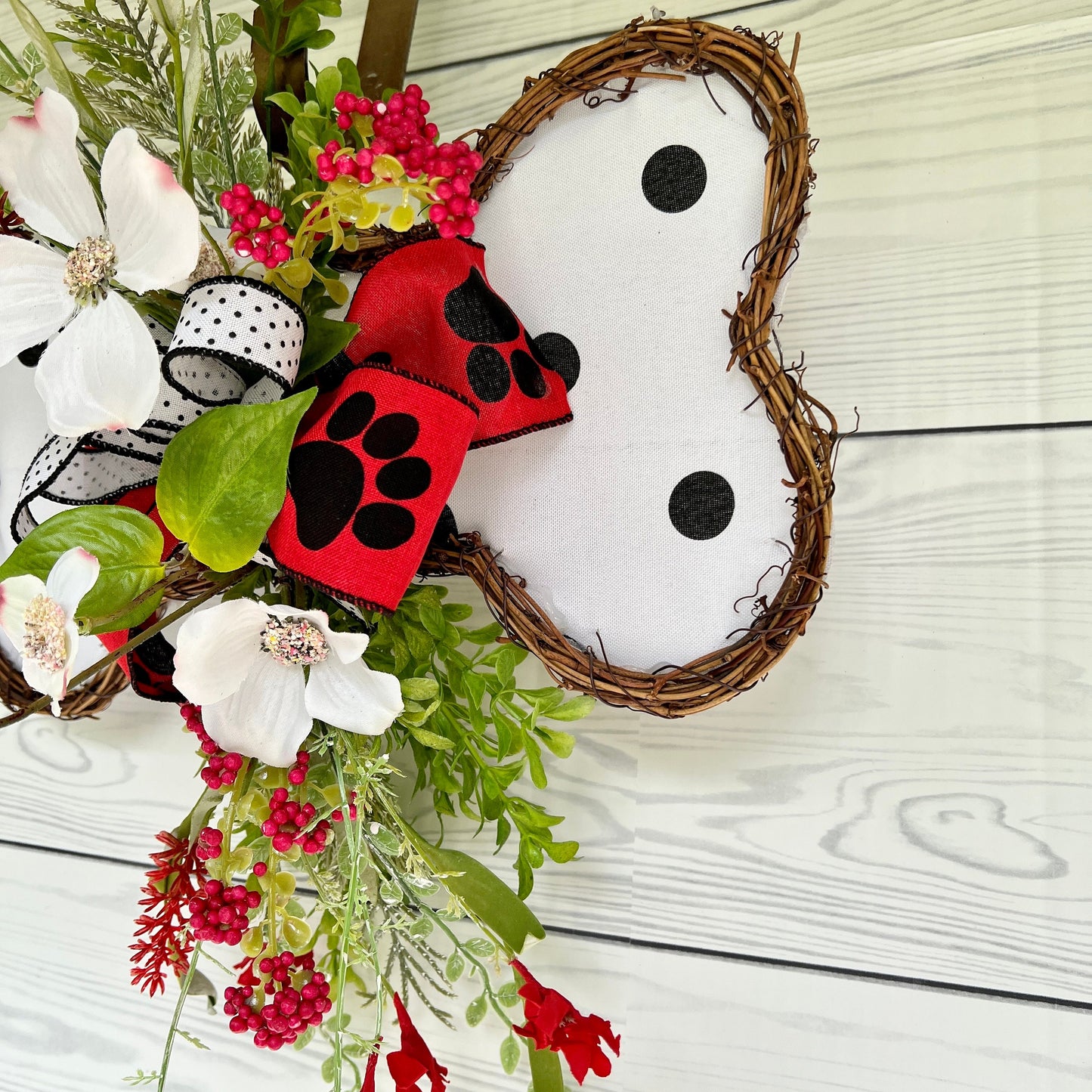 Everyday Dog bone door hanger, Farmhouse rustic dog wreath, Dog twig wreath for front door, Kitchen door hanger, Dogwood Wreath, Porch decor