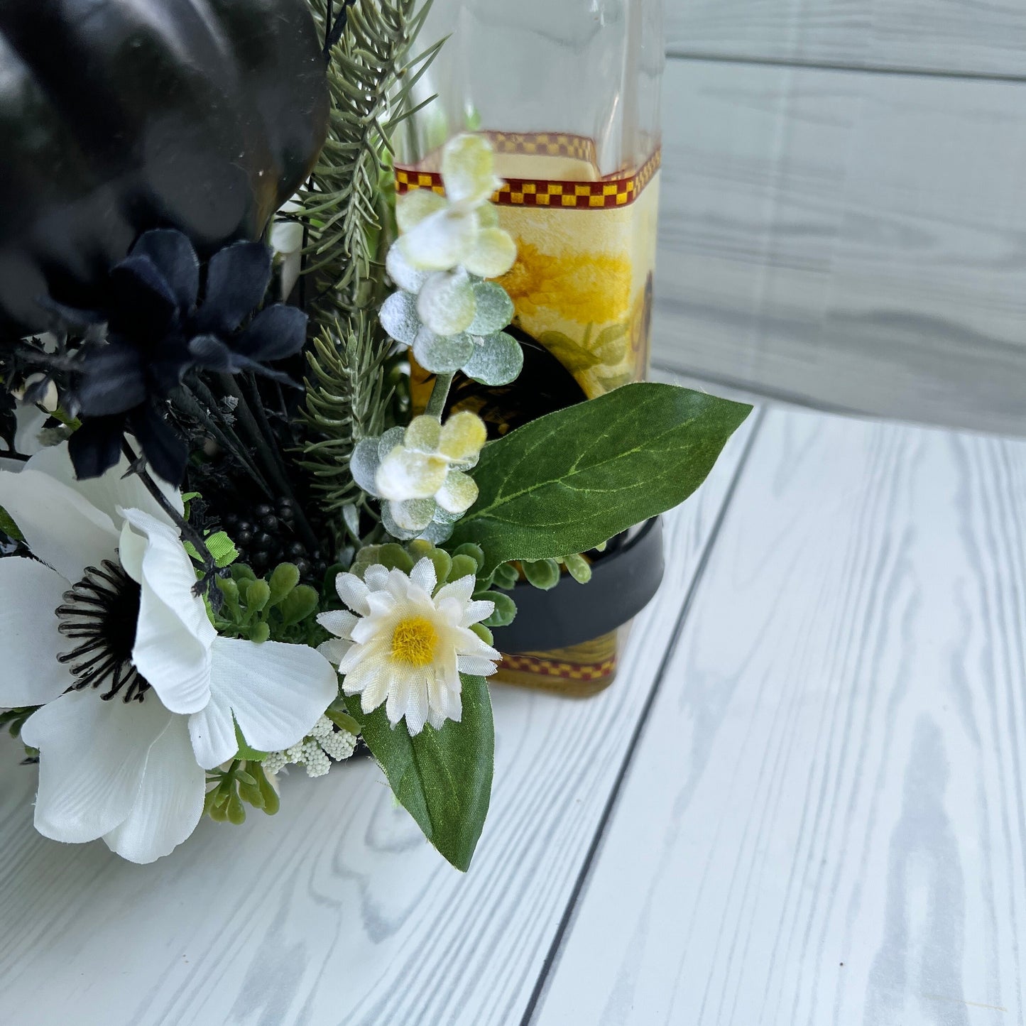 Halloween Beverage Bouquet – Boo Pumpkin Wine Bottle Decoration 🎃
